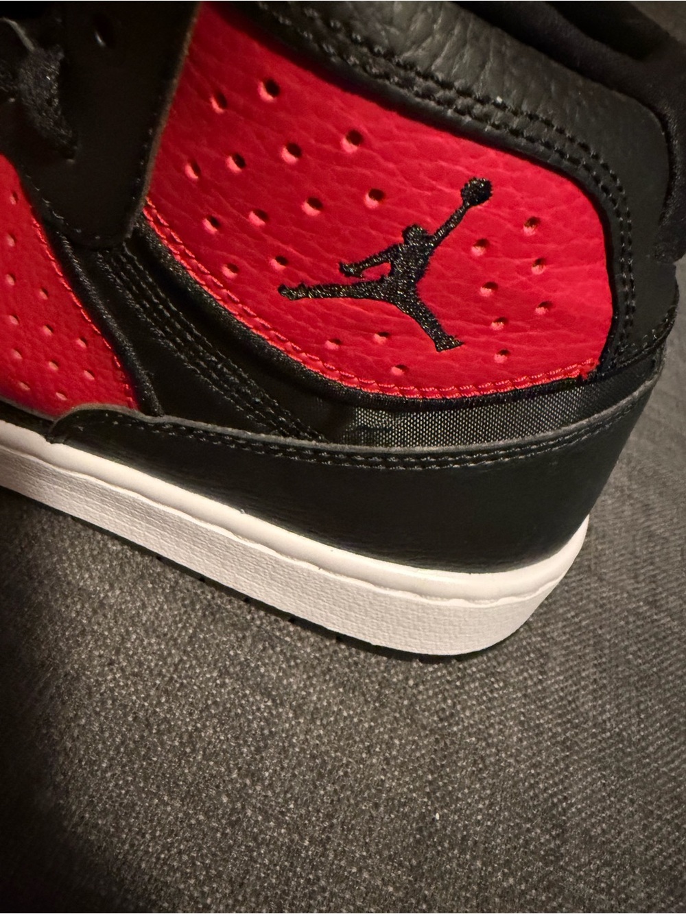 Size 10.5- Air Jordan Access Bred - Picture 5 of 7